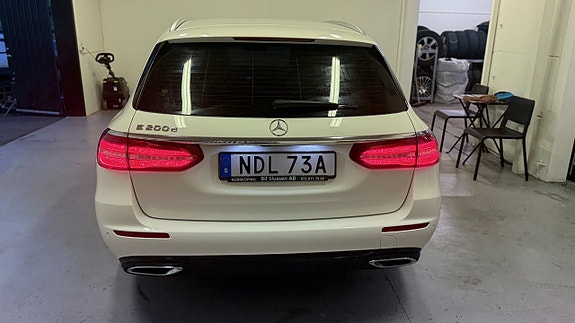 Mercedes-Benz E200 5 of 5