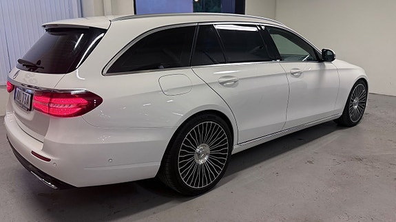 Mercedes-Benz E200 6 of 17