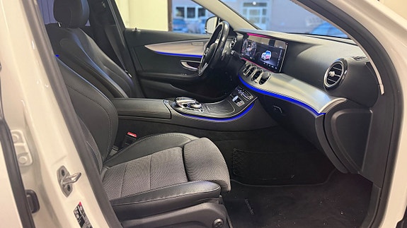 Mercedes-Benz E200 15 of 17