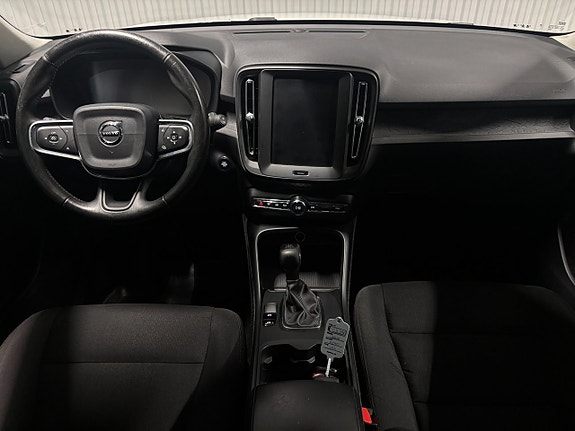 Volvo XC40 7 of 18