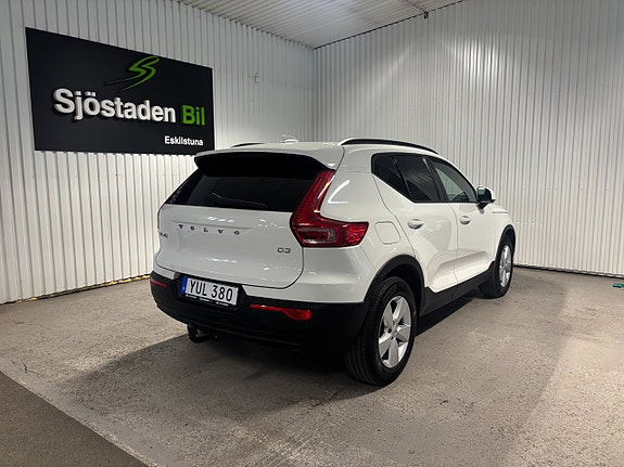 Volvo XC40 4 of 5