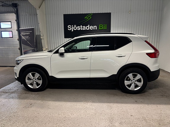 Volvo XC40 2 of 5