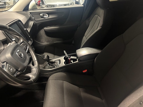 Volvo XC40 8 of 18