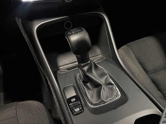 Volvo XC40 12 of 18