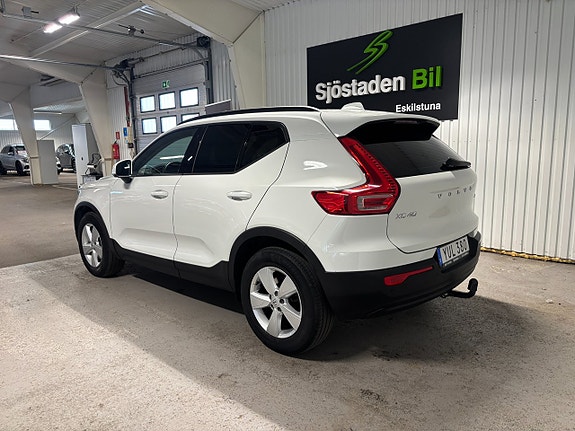 Volvo XC40 3 of 5
