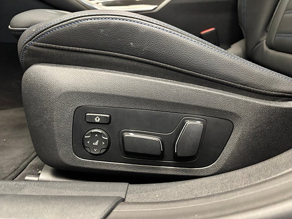 BMW i4 16 of 25