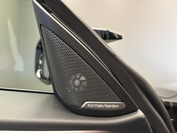 BMW i4 17 of 25