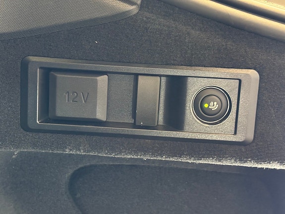 BMW i4 10 of 25