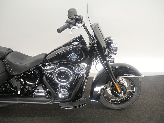 Harley-Davidson Heritage Classic FLHC 5 of 5