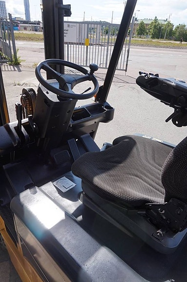 Truck Eltruck Caterpillar  1,6 ton / 3,3 m 6 of 7