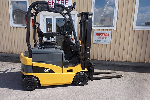 Truck Eltruck Caterpillar  1,6 ton / 3,3 m