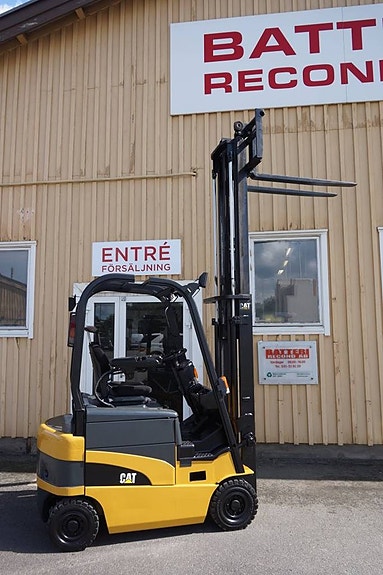 Truck Eltruck Caterpillar  1,6 ton / 3,3 m 2 of 7