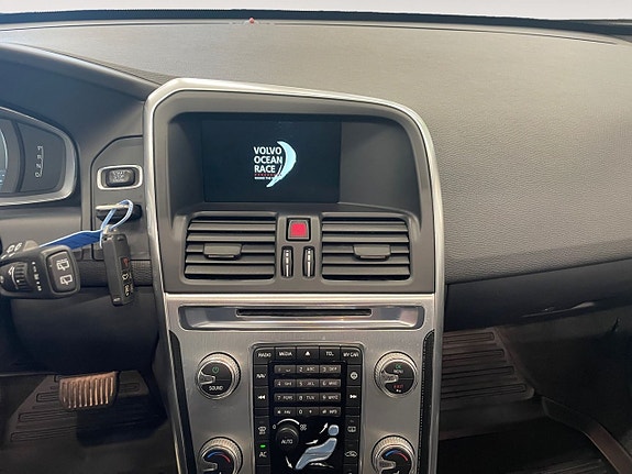 Volvo XC60 11 of 24