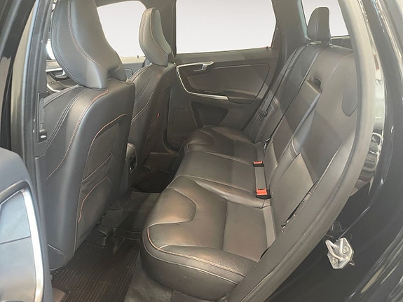 Volvo XC60 14 of 24