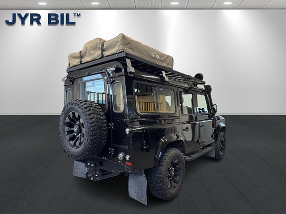 Land Rover Defender 110 3 of 5