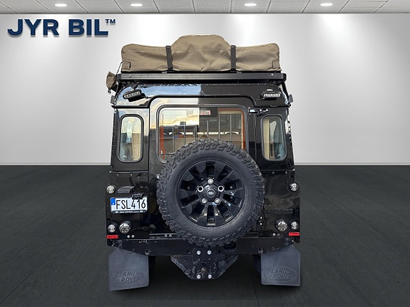 Land Rover Defender 110 4 of 5
