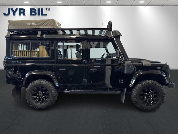 Land Rover Defender 110 2 of 5
