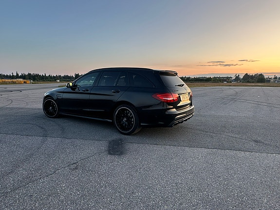 Mercedes-Benz C63 4 of 4
