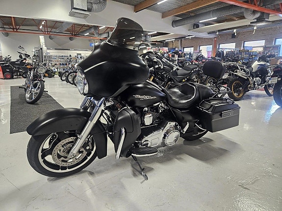 Harley-Davidson Street glide 1800cc 5 of 6