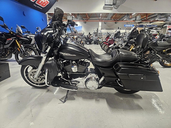 Harley-Davidson Street glide 1800cc 4 of 6