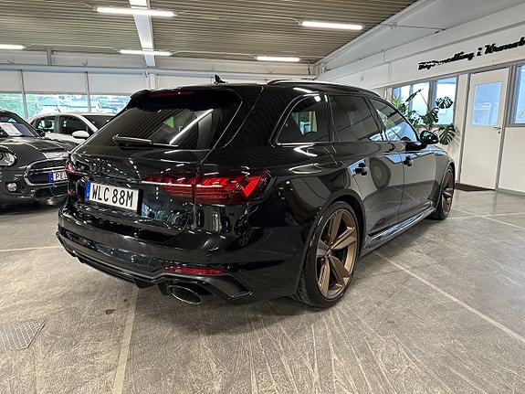 Audi RS4 3 of 5
