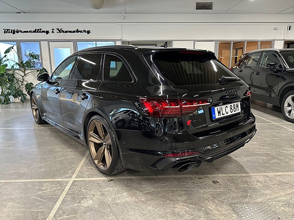 Audi RS4 4 of 5