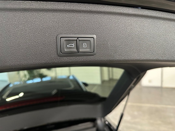 Audi RS4 7 of 28