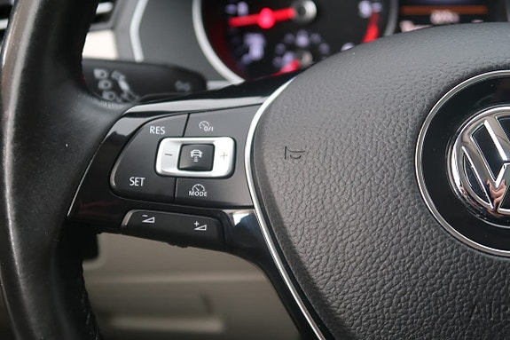 Volkswagen Passat 9 of 20