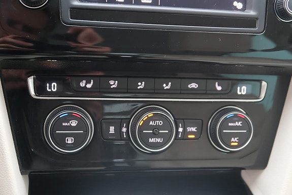 Volkswagen Passat 16 of 20