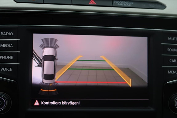 Volkswagen Passat 14 of 20