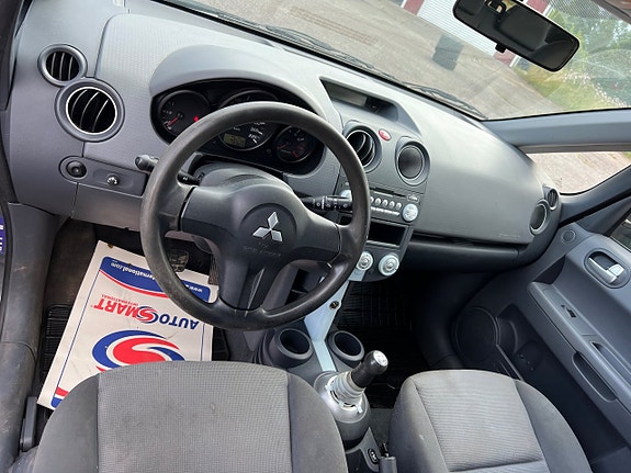 Mitsubishi Colt 8 of 14