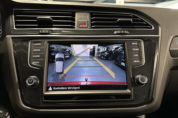 Volkswagen Tiguan 16 of 24