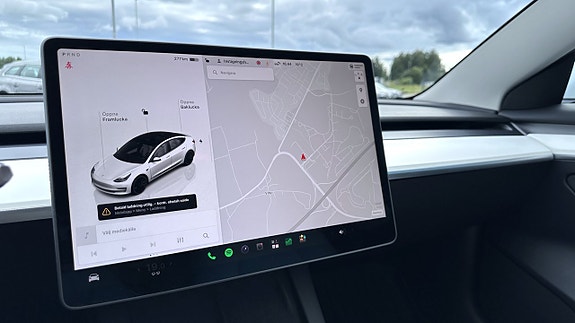Tesla Model 3 4 of 5