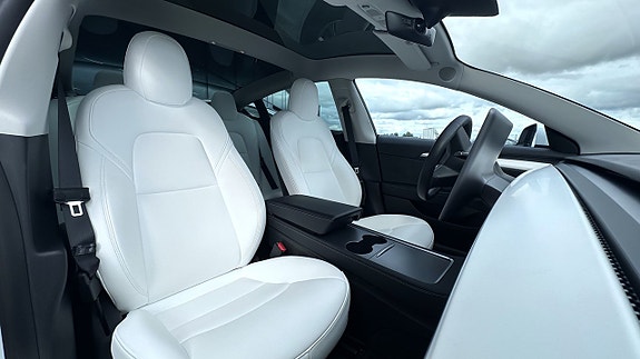Tesla Model 3 2 of 5