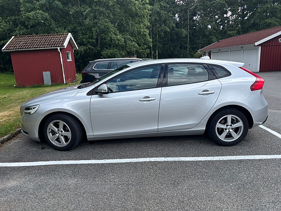 Volvo V40 3 of 5