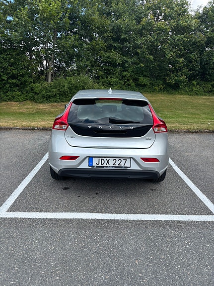Volvo V40 4 of 5