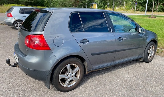Volkswagen Golf V 2 of 3