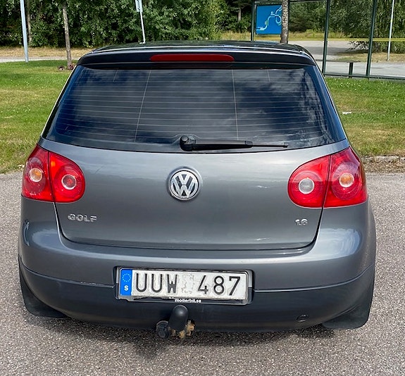 Volkswagen Golf V 3 of 3