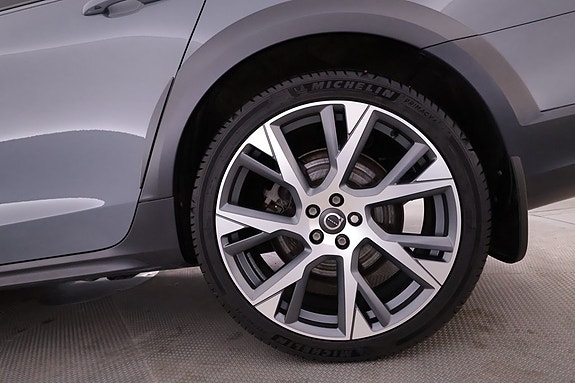 Volvo V90 Cross Country 11 of 15