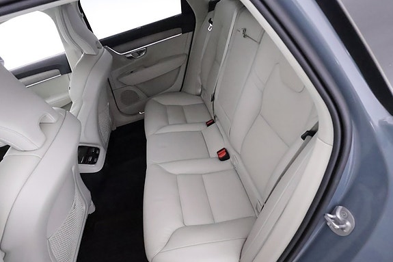 Volvo V90 Cross Country 12 of 15