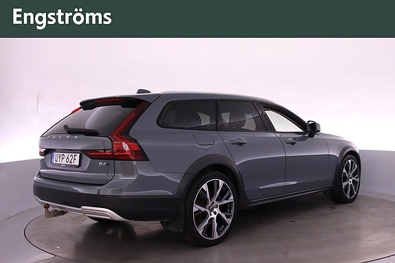 Volvo V90 Cross Country 3 of 15