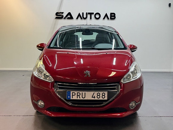 Peugeot 208 3 of 5