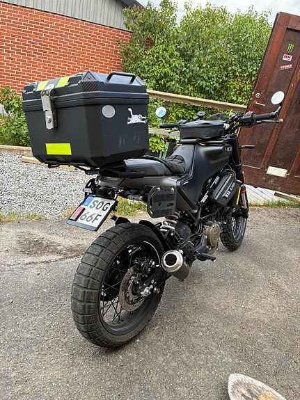 Husqvarna HUSQVARNA SVARTPILEN 401 2 of 4