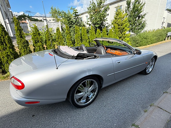 Jaguar XK 4 of 5