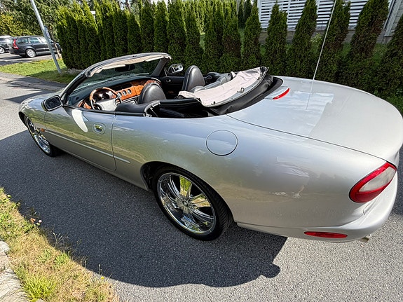 Jaguar XK 3 of 5