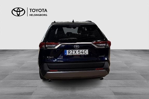 Toyota RAV4 5 of 5