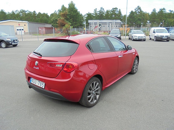 Alfa Romeo Giulietta 3 of 5