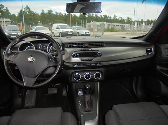 Alfa Romeo Giulietta 12 of 14