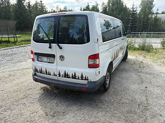 Volkswagen Caravelle 2 of 5