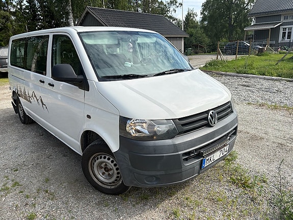 Volkswagen Caravelle 4 of 5